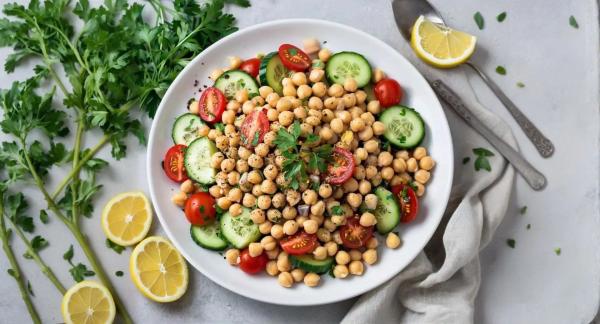 Здоровые салаты со всего мира: топ-10 рецептов для любителей фитнеса