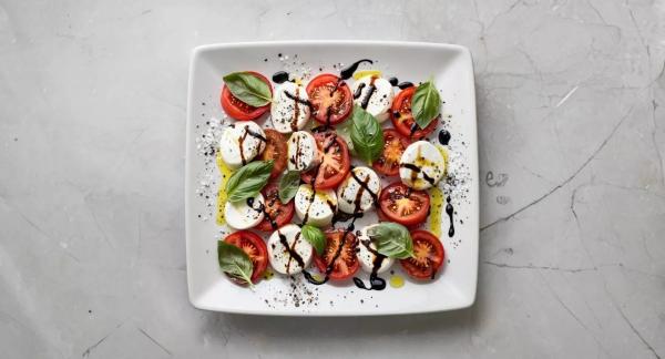 Здоровые салаты со всего мира: топ-10 рецептов для любителей фитнеса