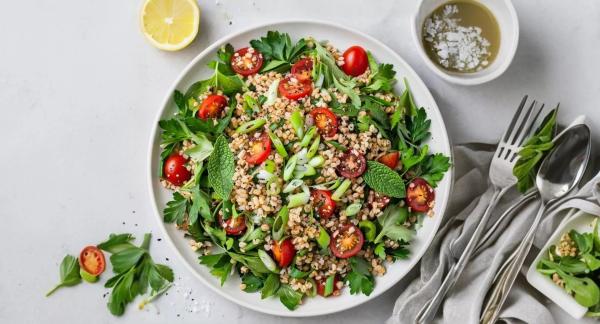 Здоровые салаты со всего мира: топ-10 рецептов для любителей фитнеса